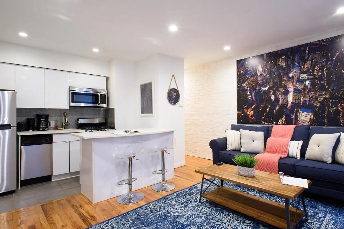 ニューヨーク26-4B Newly Furnished 1Br W D Courtyardアパートメント