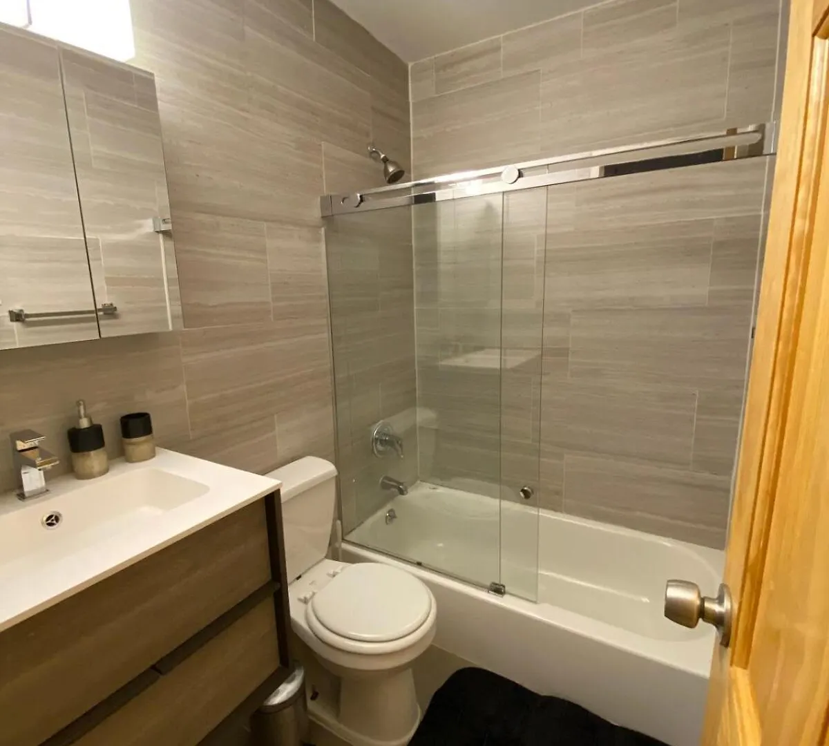 ニューヨーク26-4B Newly Furnished 1Br W D Courtyardアパートメント ニューヨーク